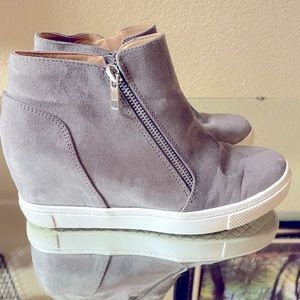 Size 8 1/2 brash wedge tennis shoes.